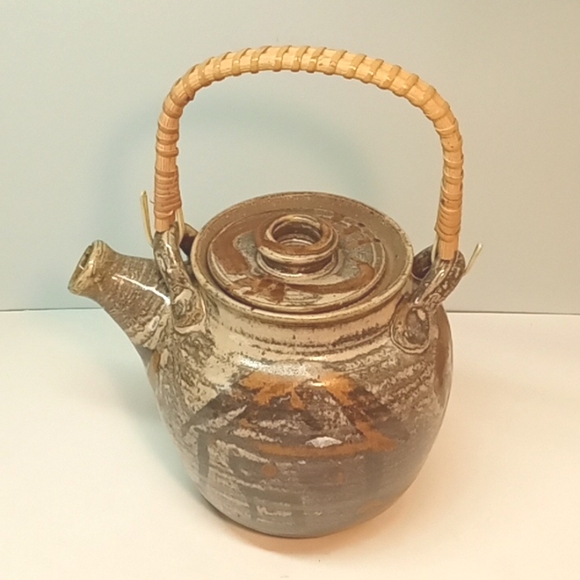 Vintage artist signed artisan pottery glazed teapot with bamboo handle. - Picture 2 of 12